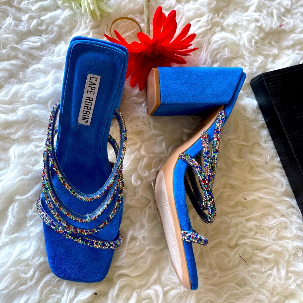 Brand new super comfortable so gorgeous color